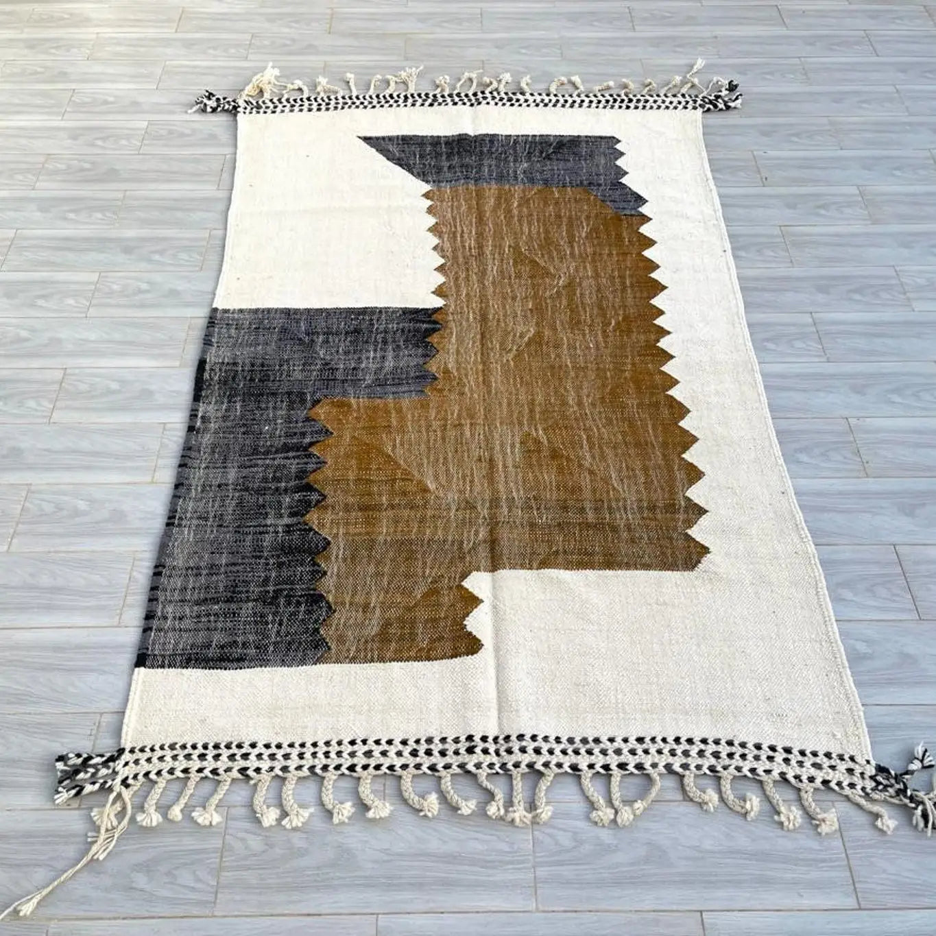 Boudoir Beauty: Layla Rug