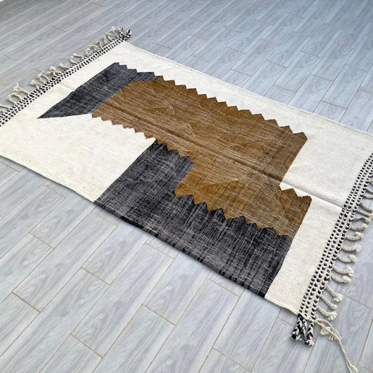 Boudoir Beauty: Layla Rug