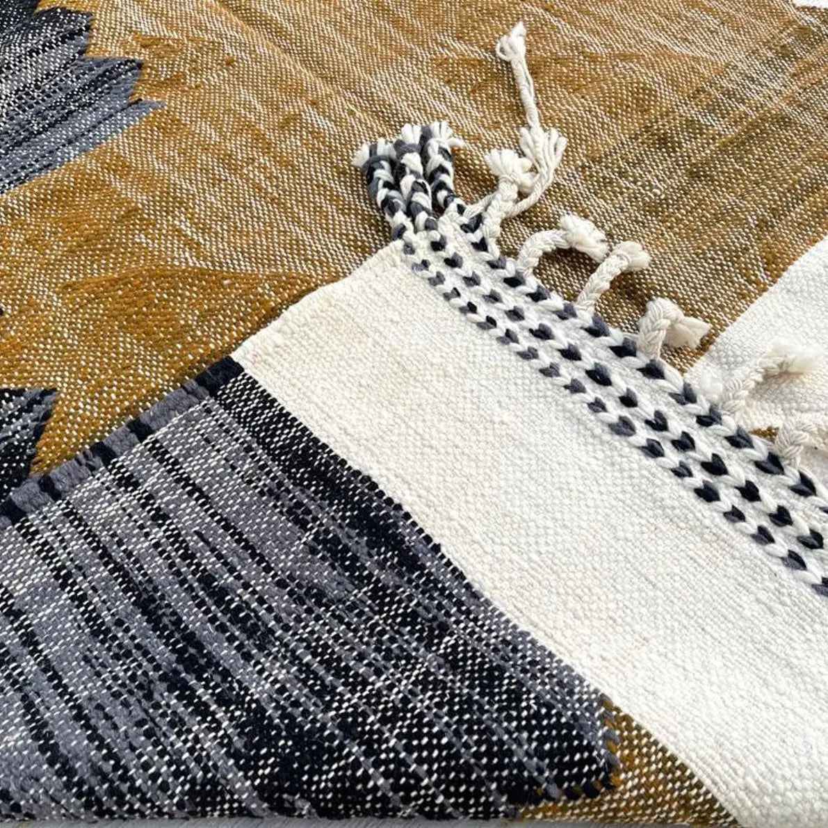 Boudoir Beauty: Layla Rug
